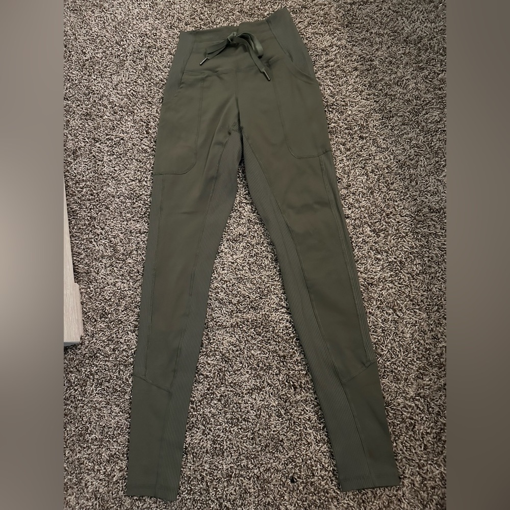 🚨LAST CHANCE: Glyder drawstring street leggings. Olive green size XS
